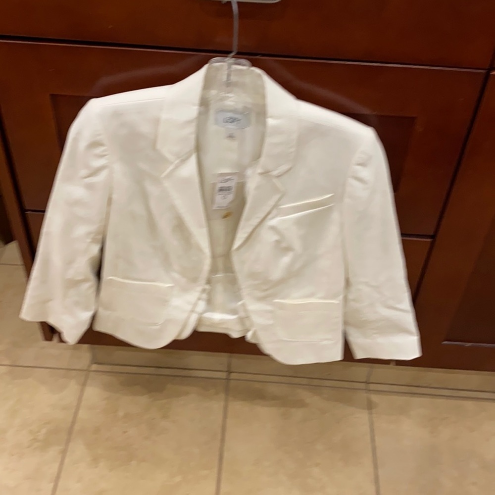 Beautiful cream hidden snap short jacket